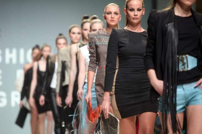 Comment créer sa propre agence de mannequin ? Mannequinat agence