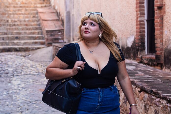 s-habiller-style-grande-taille-morphologie-atypique-guide S'habiller avec style en grande taille : le guide 2026